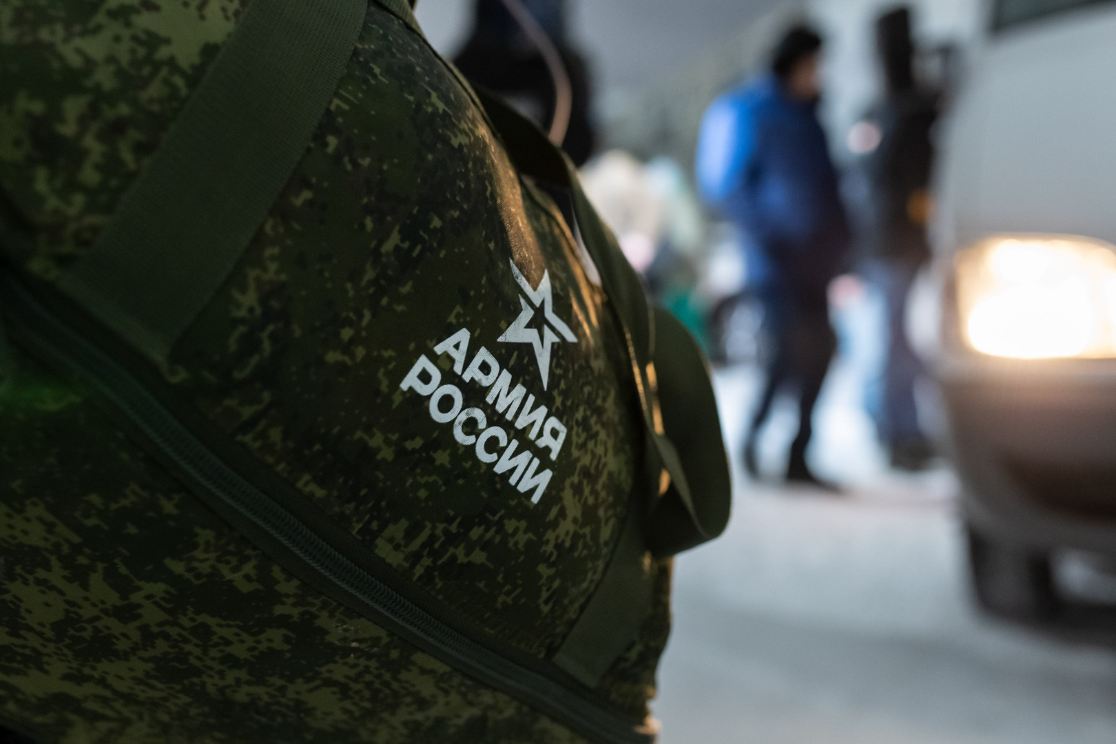 «Есть много профессий, моя – Родину защищать». Из Сургута отправились военнослужащие по контракту